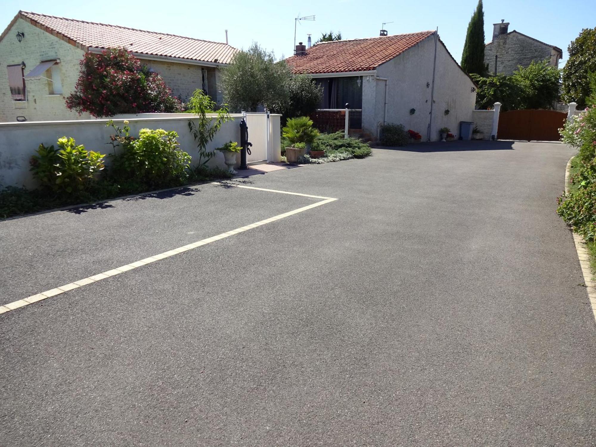 Aux Orangers Hotel Luxe Bagian luar foto