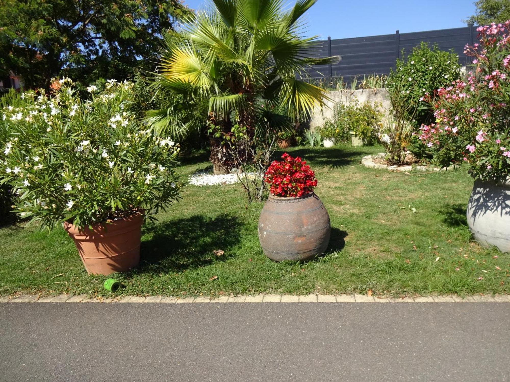 Aux Orangers Hotel Luxe Bagian luar foto