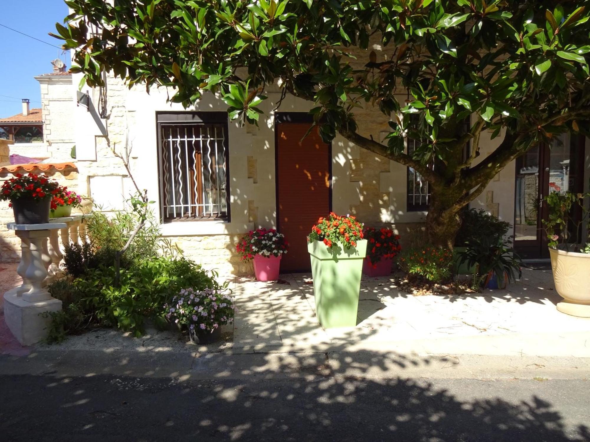 Aux Orangers Hotel Luxe Bagian luar foto