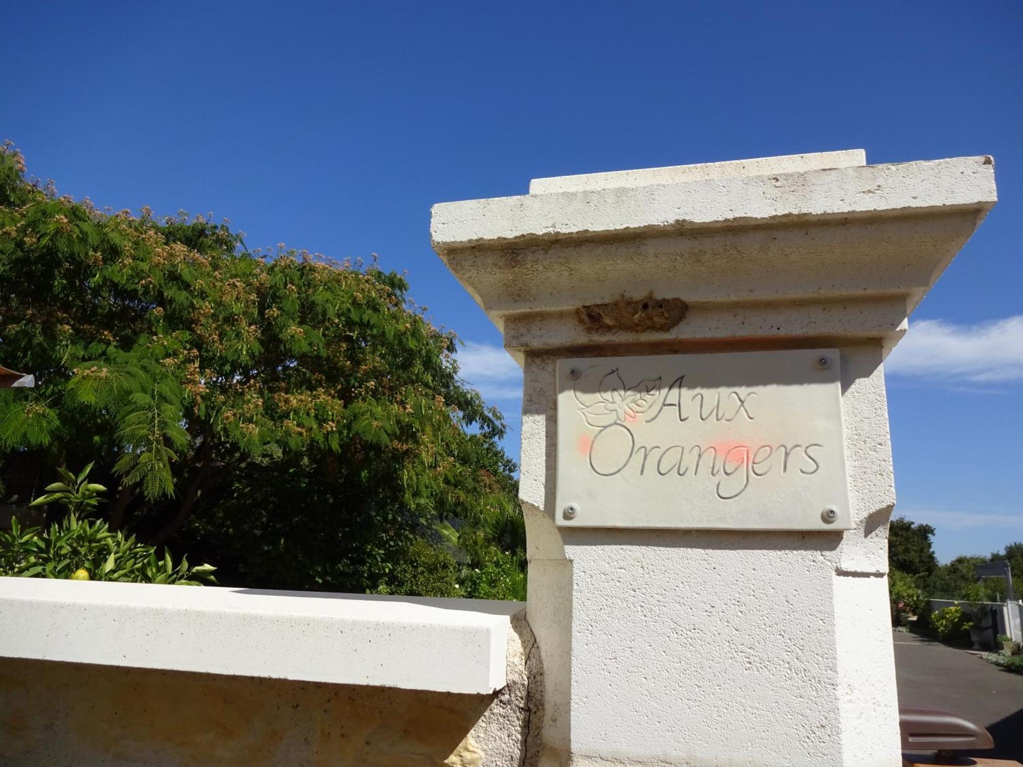 Aux Orangers Hotel Luxe Bagian luar foto