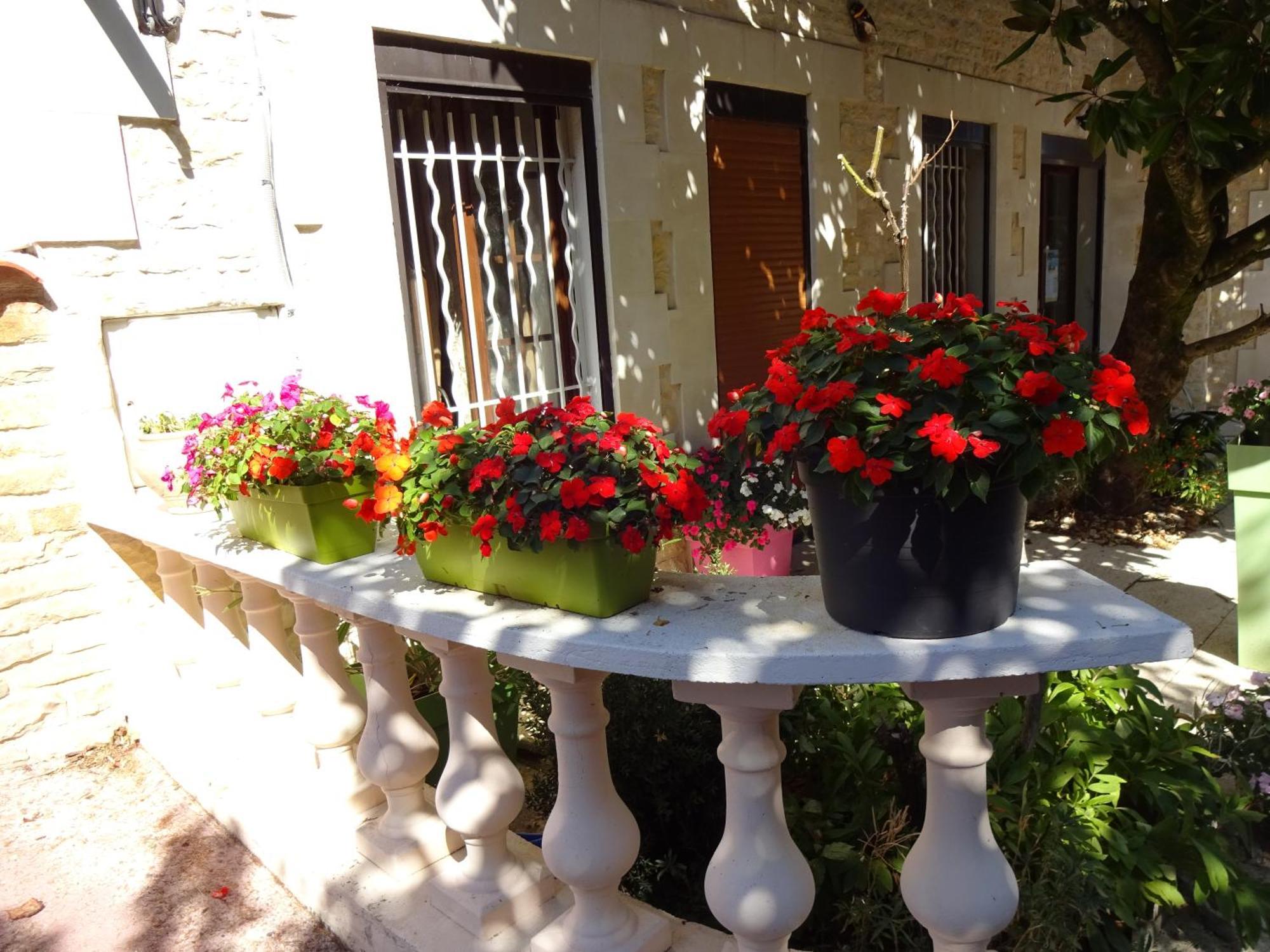 Aux Orangers Hotel Luxe Bagian luar foto