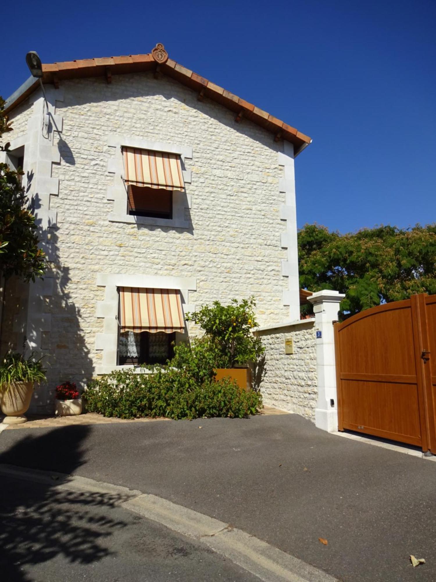 Aux Orangers Hotel Luxe Bagian luar foto